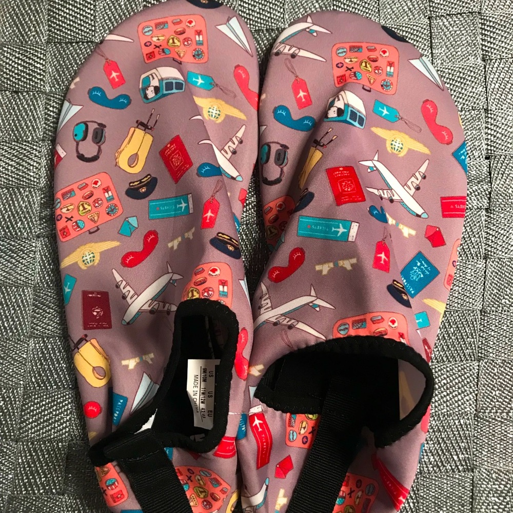 Swimming shoes